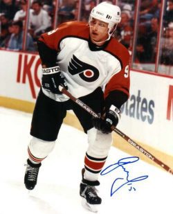 Autographed DAINIUS ZUBRUS 8X10 Philadelphia Flyers Photo