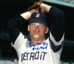 AUTOGRAPHED DENNY MCLAIN 8x10 Detroit Tigers Photo