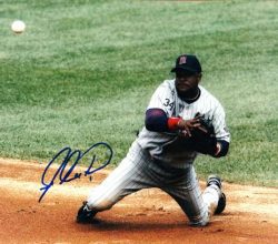AUTOGRAPHED LUIS CASTILLO 8X10 Minnesota Twins photo