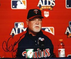 AUTOGRAPHED RON GARDENHIRE -  Minnesota Twins photo
