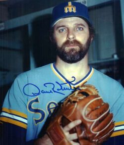 AUTOGRAPHED DAVE ROBERTS Seattle Mariners Photo