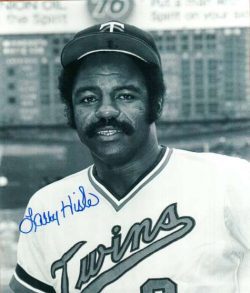 AUTOGRAPHED LARRY HISLE 8X10 Minnesota Twins photo