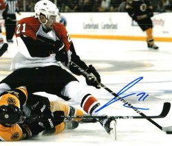 Autographed JAMES VAN RIEMSDYK 8X10 photo - Philadelphia Flyers