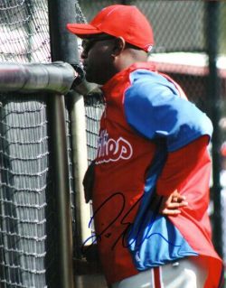 AUTOGRAPHED DONNIE SADLER photo  Philadelphia Phillies