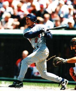 AUTOGRAPHED PAT MEARES -  Minnesota Twins photo