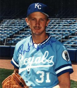 AUTOGRAPHED BRET SABERHAGEN 8X10 Kansas City Royals Photo