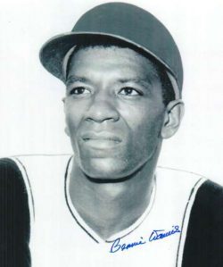 Autographed BENNIE DANIELS Photo - Pittsburgh Pirates