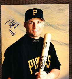 AUTOGRAPHED  photo PAT MEARES - Pittsburgh Pirates