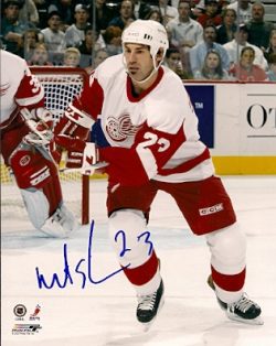 Autographed MATTHEW SCHNEIDER Detroit Red Wings Photo