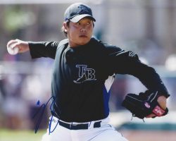 Autographed Jae Kuk Ryu 8X10 Tampa Bay Rays Photo.