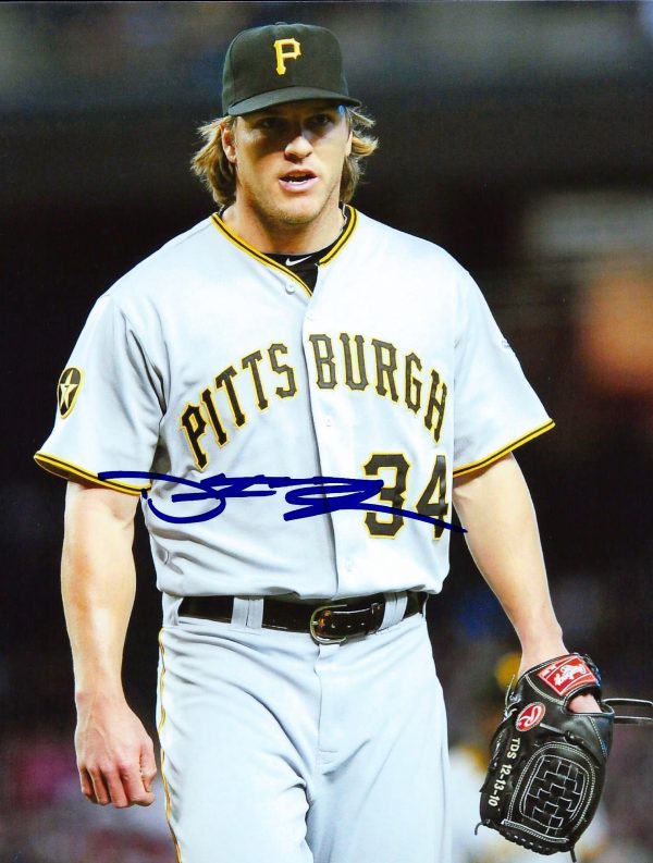 Autographed Daniel McCutchen  8X10 Pittsburgh Pirates Photo