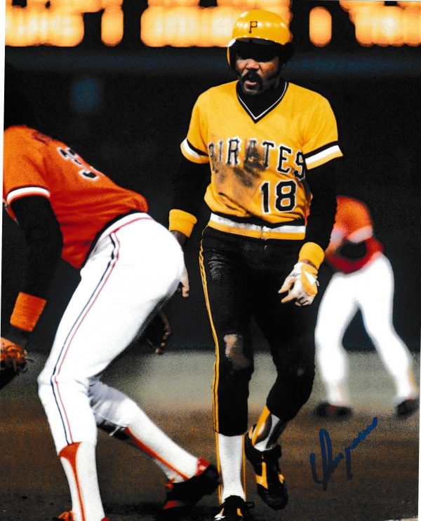 Autographed OMAR MORENO 8X10 Photo - Pittsburgh Pirates