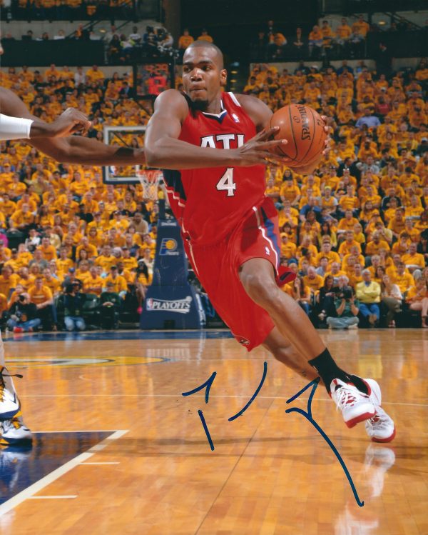 AUTOGRAPHED  PAUL MILLSAP 8X10 Atlanta Hawks photo