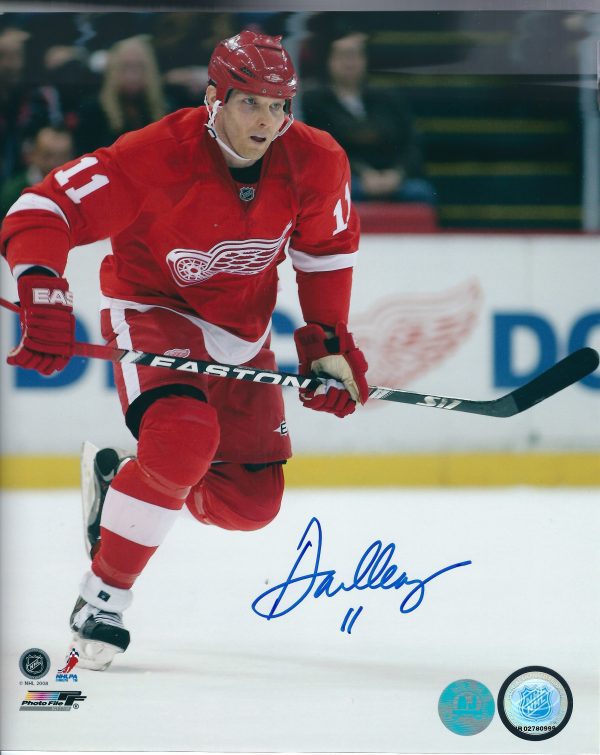 Autographed  DANIEL CLEARY 8X10 Detroit Red Wings Photo