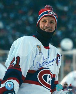 Autographed GUY CARBONNEAU 8X10 Montreal Canadiens Photo