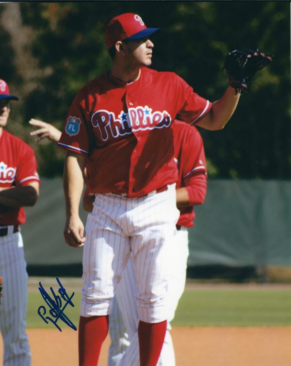 AUTOGRAPHED REINIER ROIBAL 8X10 Philadelphia Phillies Photo
