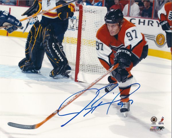 Autographed  JEREMY ROENICK 8X10 Philadelphia Flyers Photo