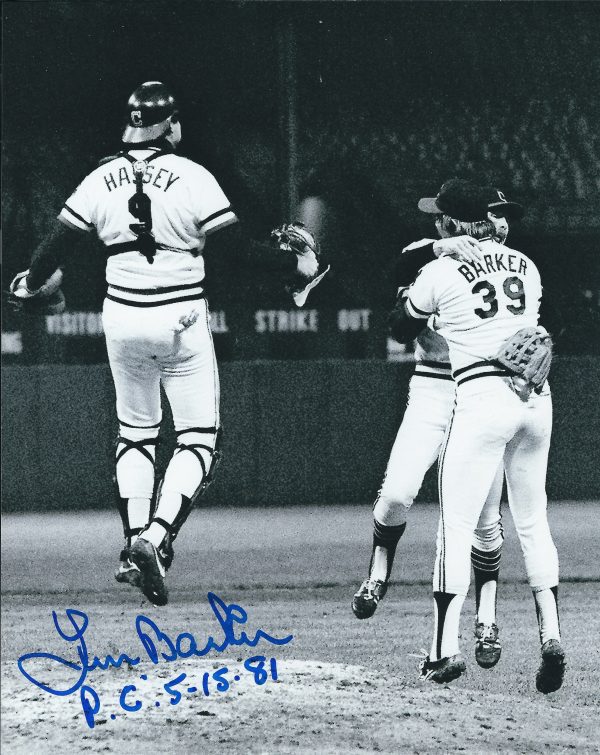AUTOGRAPHED LEN BARKER 8X10 Cleveland Indians Photo