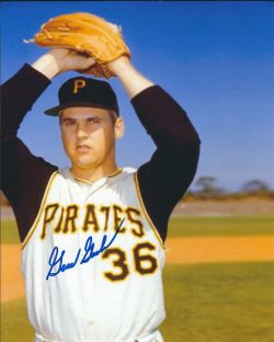 Autographed  GENE GARBER 8X10 Pittsburgh Pirates Photo
