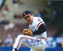 AUTOGRAPHED  LEN BARKER 8X10 Cleveland Indians Photo