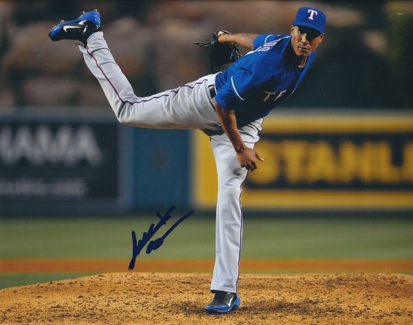 AUTOGRAPHED ALEXI OGANDO 8X10 Texas Rangers Photo