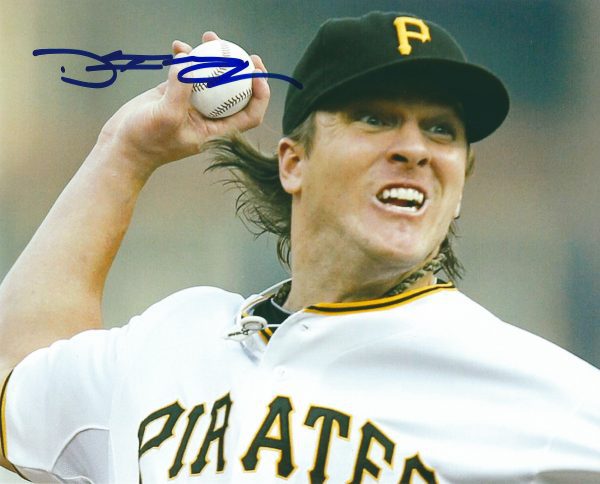 Autographed DANIEL MCCUTCHEN 8X10 Pittsburgh Pirates Photo