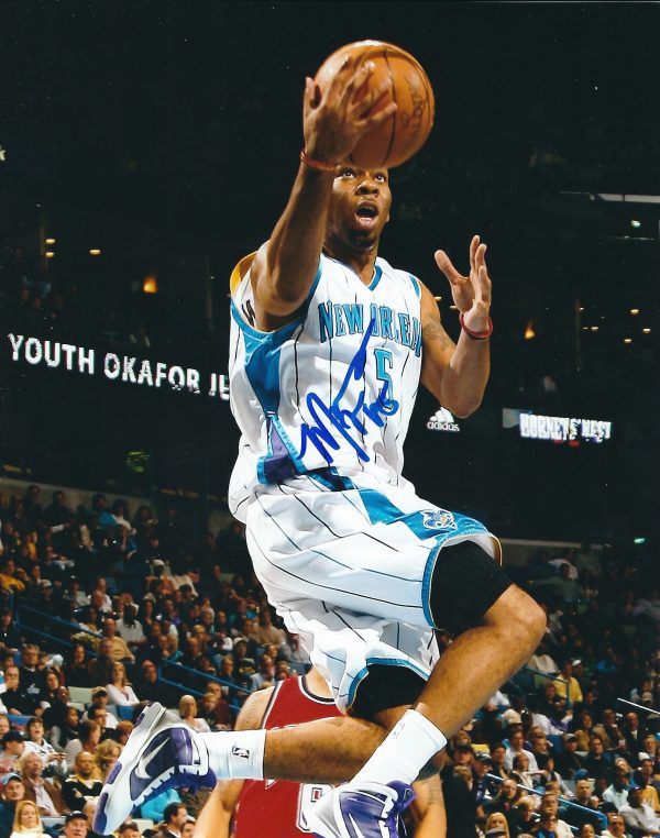 Autographed MARCUS THORNTON 8x10 New Orleans Hornets Photos