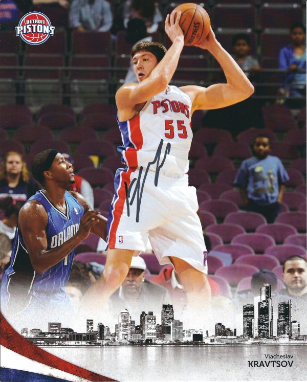 Autographed VIACHESLAV KRAVTSOV  8X10 Detroit Pistons Photo
