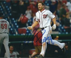 Autographed CHRIS HEISEY 8X10 Washington Nationals Photo