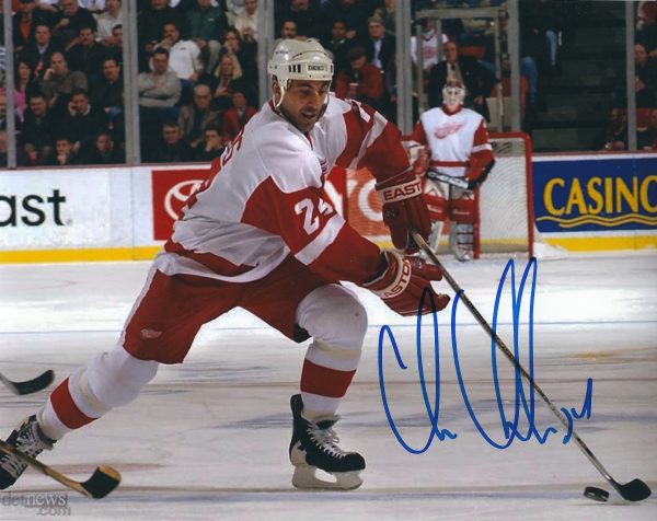 Autographed CHRIS CHELIOS 8X10 Detroit Red Wings Photo
