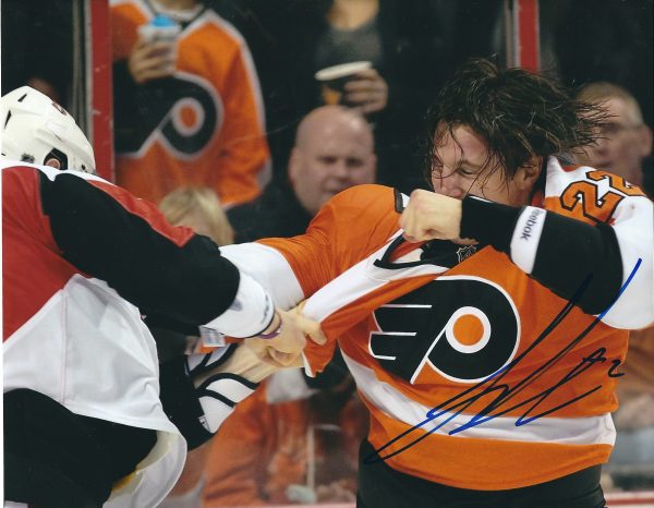 Autographed LUKE SCHENN 8X10 Philadelphia Flyers Photo