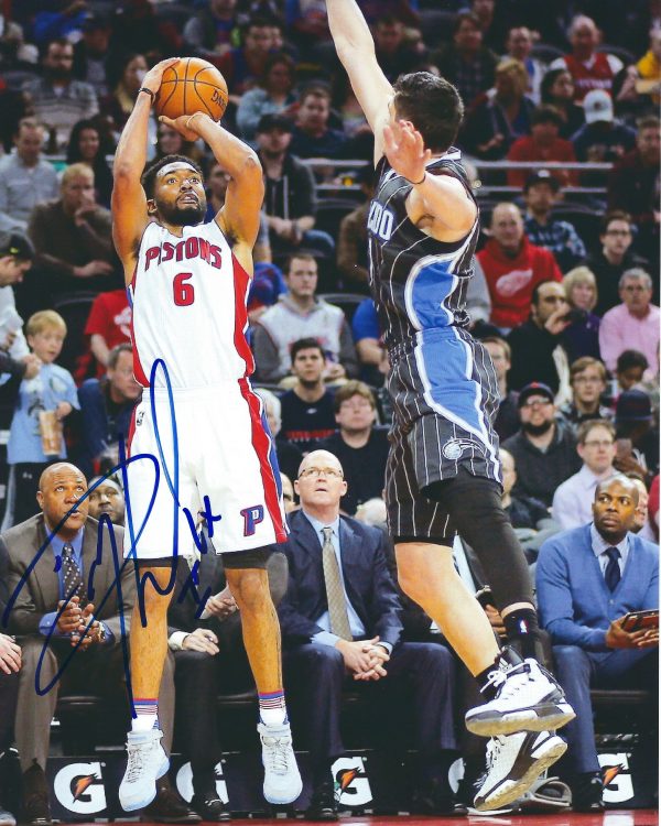 Autographed DARRUN HILLIARD  8X10 Detroit Pistons Photo