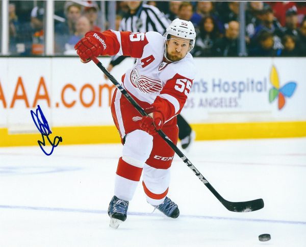 Autographed NIKLAS KRONWALL 8X10 Detroit Red Wings Photo