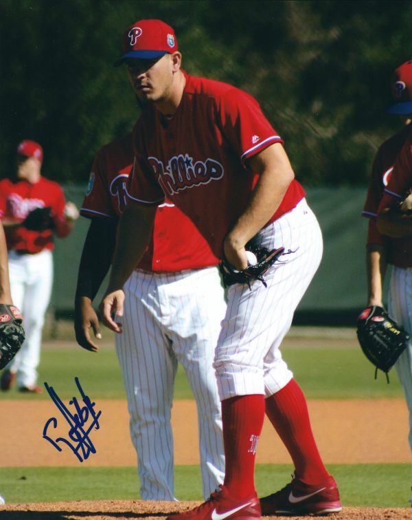 AUTOGRAPHED REINIER ROIBAL 8X10 Philadelphia Phillies Photo