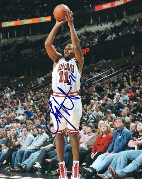 Autographed LINDSEY HUNTER 8x10 Chicago Bulls Photo