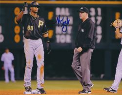 Autographed KEON BROXTON 8X10 Pittsburgh Pirates Photo