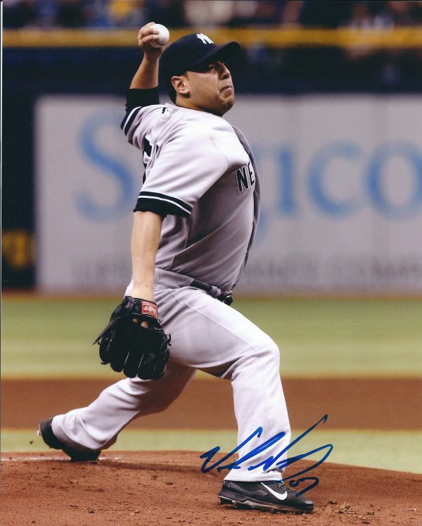 AUTOGRAPHED VIDAL NUNO 8X10 NEW YORK YANKEES photo