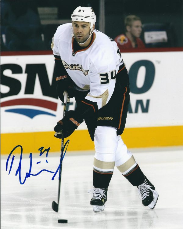 Autographed DANIEL WINNIK 8X10 Anaheim Ducks Photo