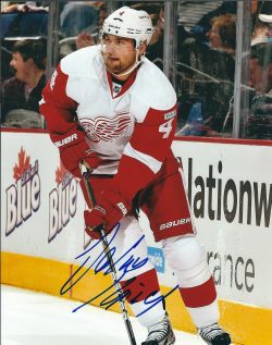 Autographed JAKUB KINDL 8X10 Detroit Red Wings Photo