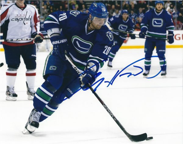 Autographed CHRIS HIGGINS 8X10 Vancouver Canucks Photos