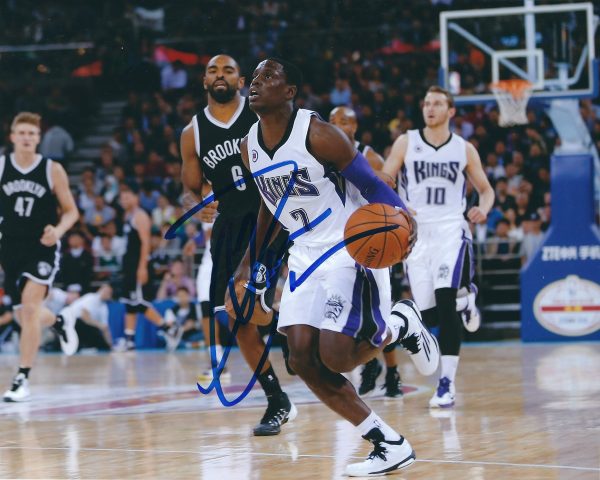 Autographed DARREN COLLISON 8X10 Sacramento Kings Photo