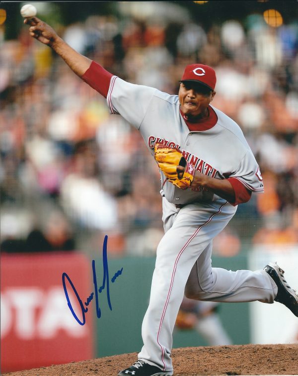AUTOGRAPHED ALFREDO SIMON 8X10 Cincinnati Reds Photo