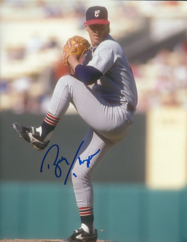 AUTOGRAPHED BOBBY THIGPEN  8X10 Chicago White Sox Photo