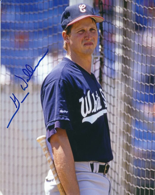 AUTOGRAPHED GREG WALKER  8X10 Chicago White Sox Photo