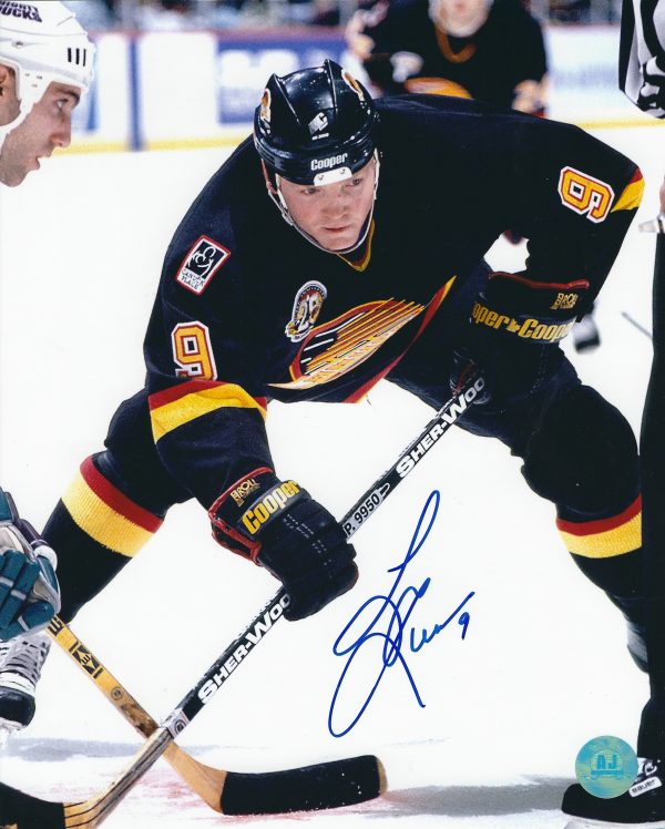 Autographed GARY LEEMAN 8X10 Vancouver Canucks Photos