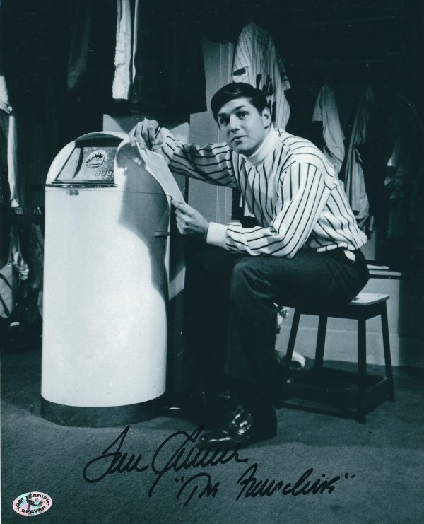 Autographed HOF'R TOM SEAVER 8x10 New York Mets Photo