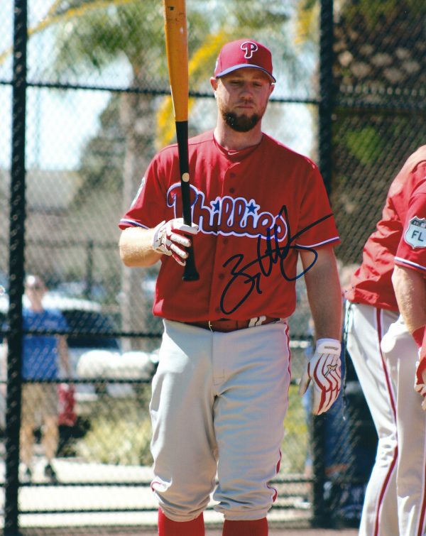 AUTOGRAPHED BRYAN HOLADAY 8X10 Philadelphia Phillies Photo