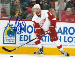 Autographed MIKE GREEN 8X10 Detroit Red Wings Photo