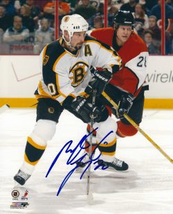Autographed MARTIN LAPOINTE Boston Bruins  Photo