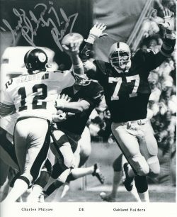 Autographed CHARLES PHILYAW 8X10 Oakland Raiders photo